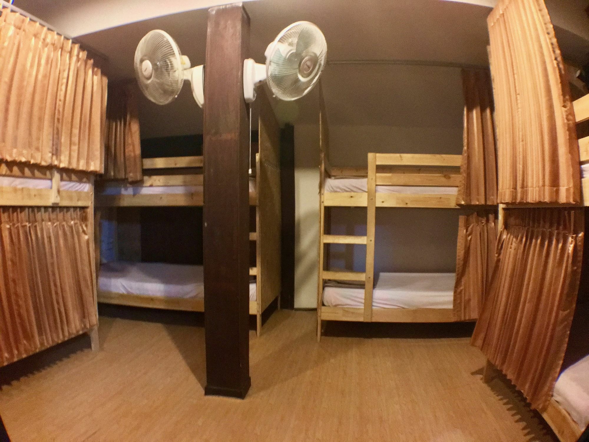 Jao Hostel & Cafe Чиангмай Экстерьер фото